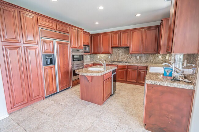 Building Photo - 4 Bedroom Home for Rent on the Lake at Bridgeport!