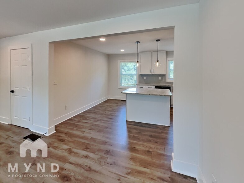 Building Photo - 60 Finch Dr SE