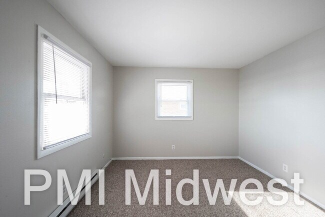 Building Photo - "Charming 2-Bedroom Retreat with 800 Sq. Ft. of Comfort in New Palestine!"