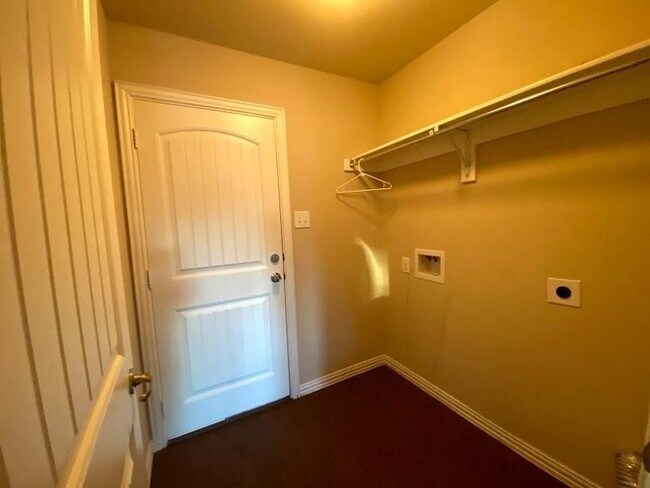 Building Photo - 2853 Mesquite Rd