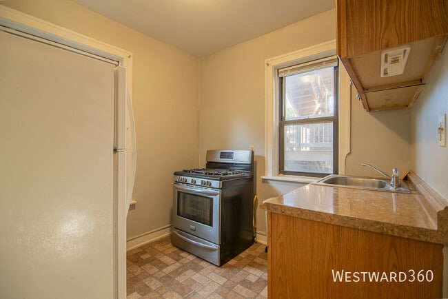 Building Photo - 6055 N Ridge Ave