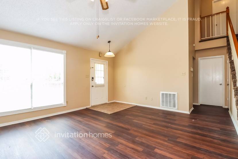 Building Photo - 3805 Waxwing Cir S