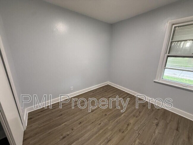 Building Photo - 2101 W Fairmount Ave