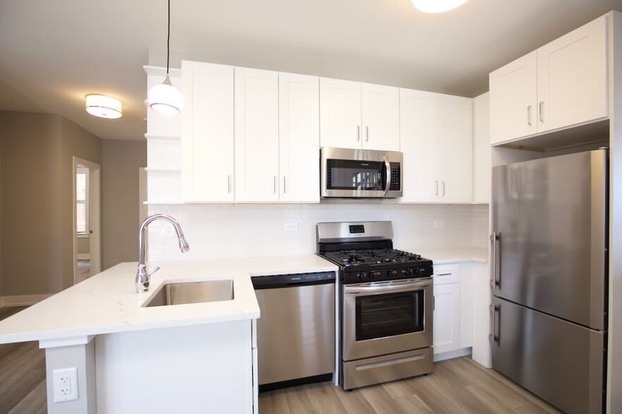 Building Photo - 3934 N Janssen Ave