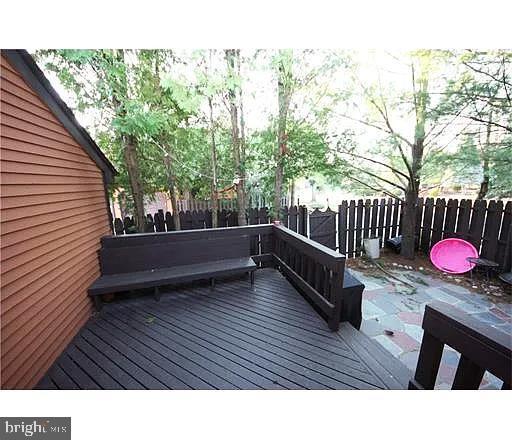 Building Photo - 24 Riverbend Dr