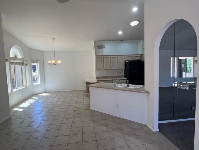 Building Photo - 10302 E Coopers Hawk Dr