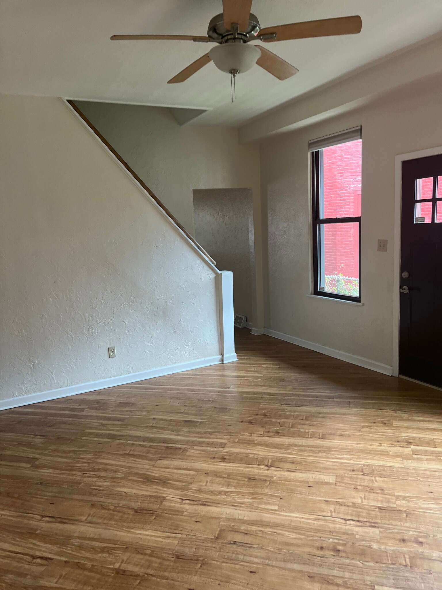 Building Photo - 2206 Sarah St