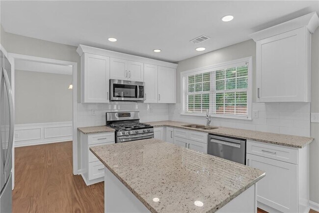 Building Photo - 3527 Chastain Glen Ln NE