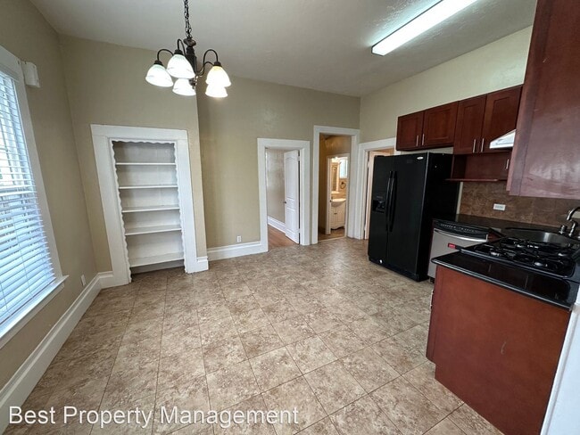 Building Photo - 3 br, 2 bath House - 112 W. 5th St.