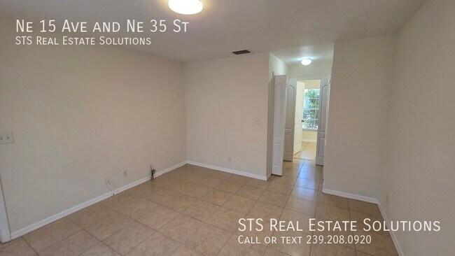 Building Photo - 1505 NE 35th St