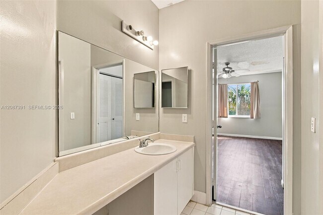 Building Photo - 6976 SW 39th St