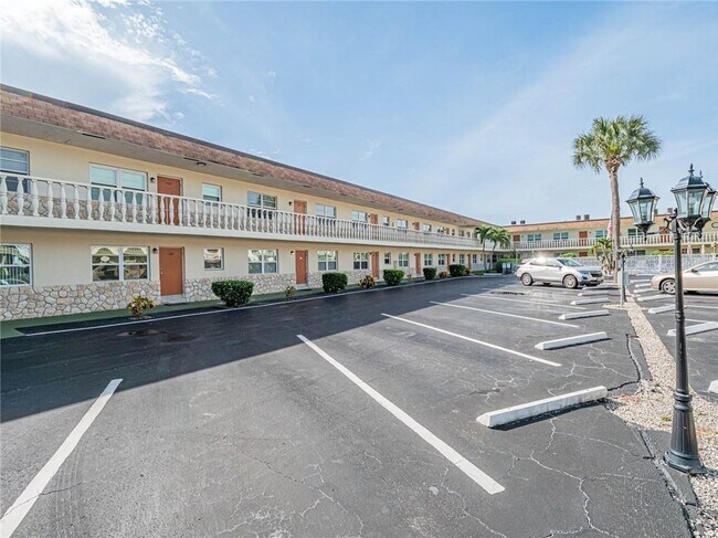 Building Photo - 923 22nd Pl