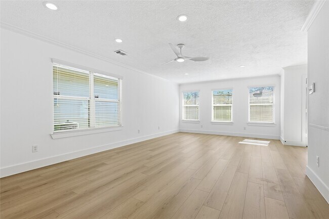 Building Photo - 1135 Eden Park Ln