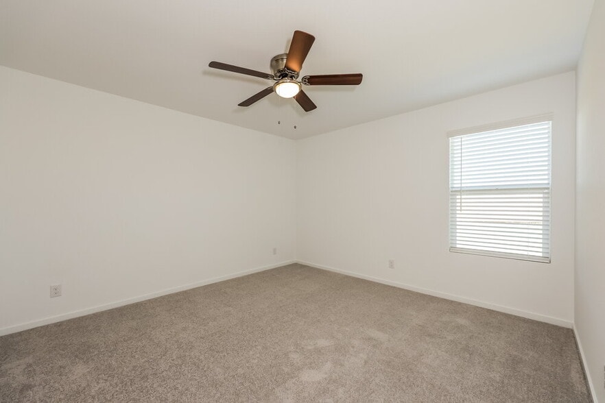 Building Photo - 1617 Sparrow Hawk Rd