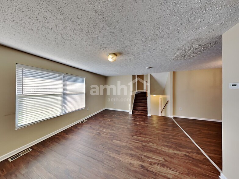 Building Photo - 456 Kathryn Dr
