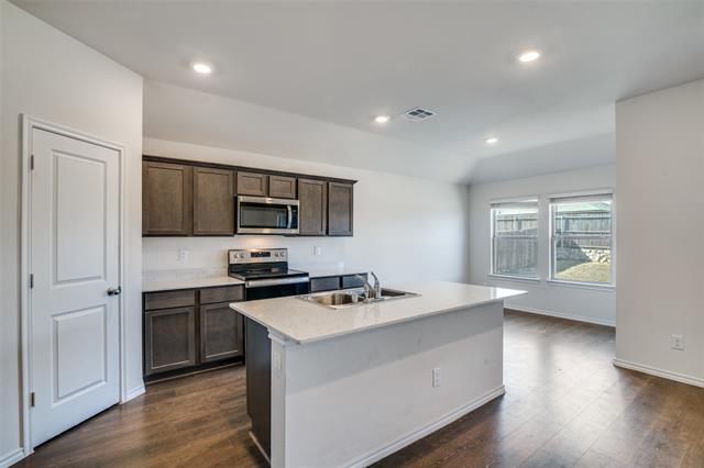 Building Photo - 611 Chuck Wagon Dr