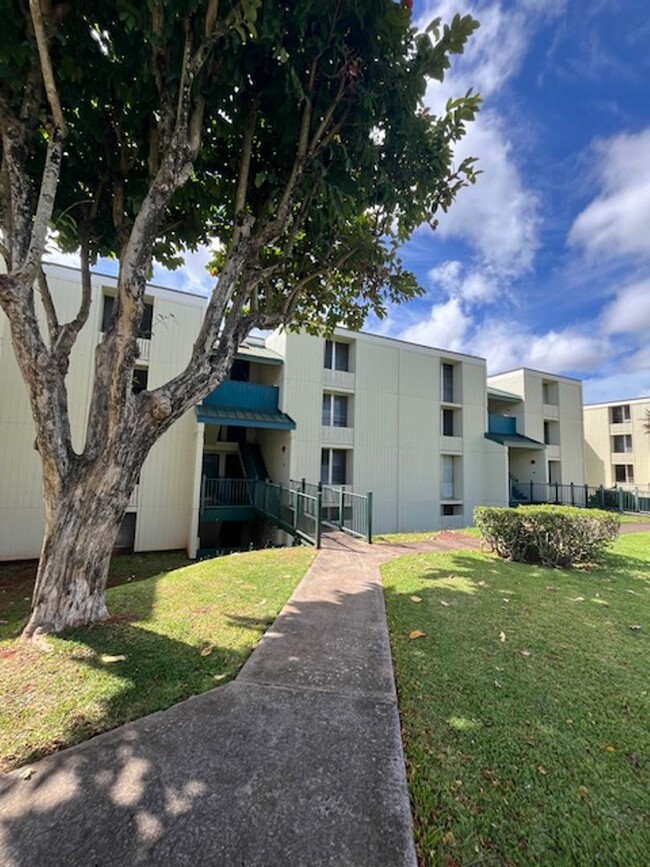 Building Photo - Mililani Town 2 bed/1 bath Apartment