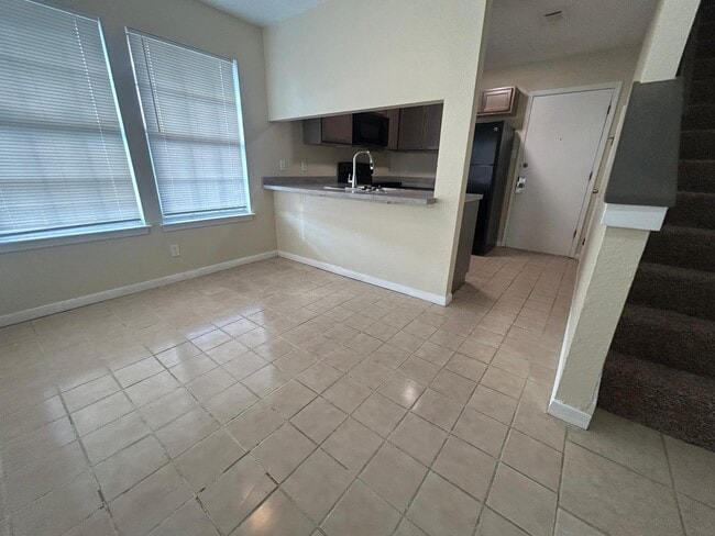 Building Photo - 2122 Lazy Ridge Dr