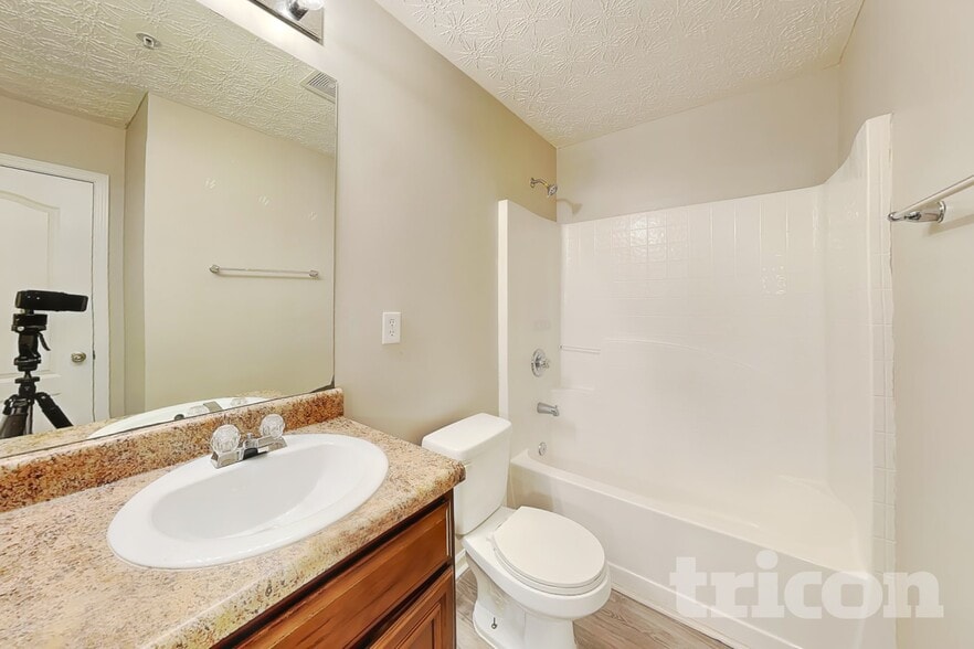 Building Photo - 1047 Wedgewood Ct NE