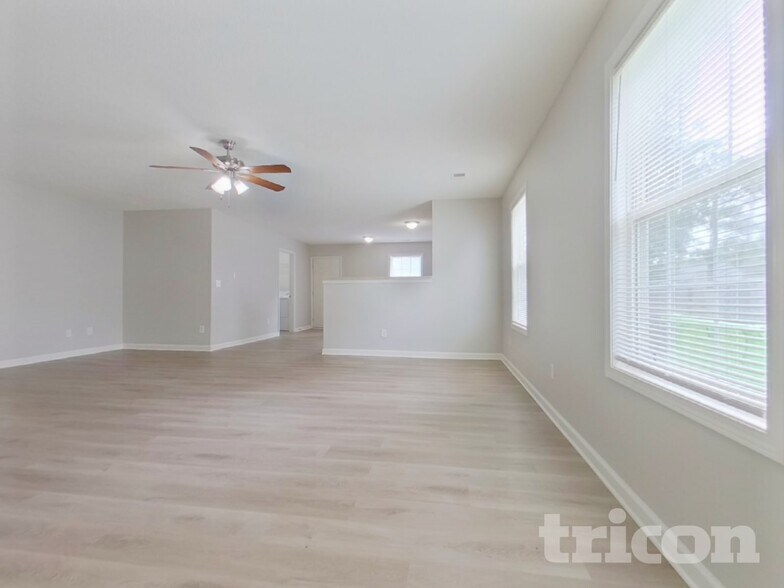 Building Photo - 404 Castle Ridge Dr