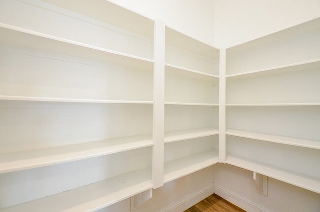 Building Photo - 4827 Avon Ridge Way