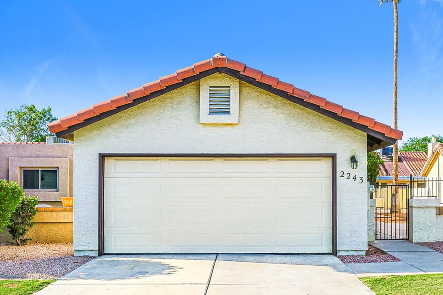 Primary Photo - 2243 E Forge Ave