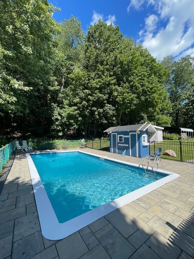 Building Photo - Exceptional 4-Bedroom Home for Rent in Dal...
