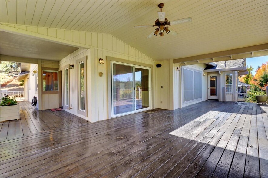Main Deck - 18527 Jayhawk Dr