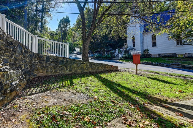 Building Photo - 804 Oella Ave