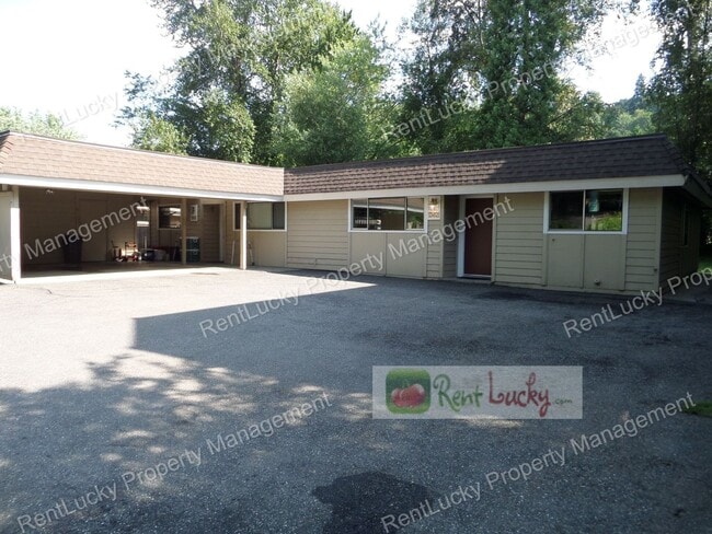 Building Photo - Super-Cute 2 Bedroom, 2 Bath Duplex in Unbeatable Location in Bellevue!!