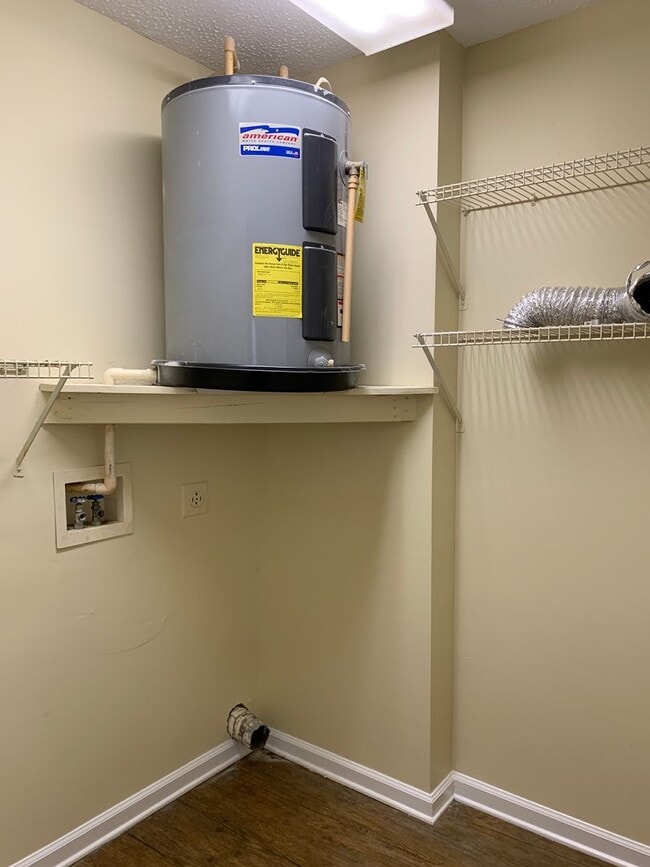 Building Photo - 3 Bedroom 2 Bath One Story House on Charter Drive