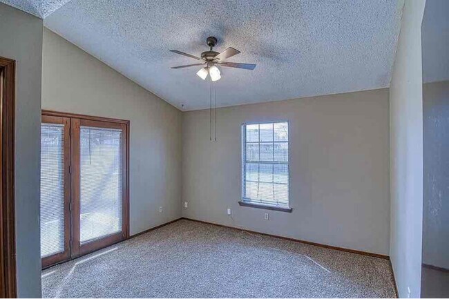 Building Photo - 724 Peregrine Dr