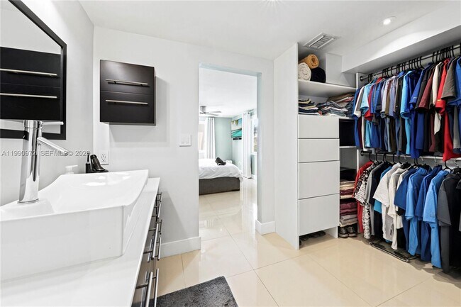 Building Photo - 217 E Acre Dr