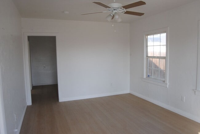 Building Photo - 506 Lincoln Ave