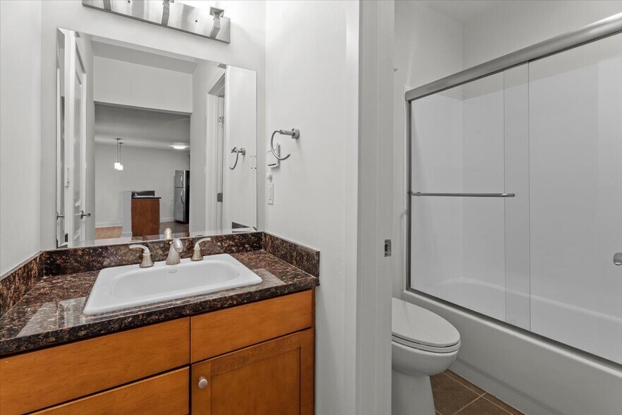 Building Photo - 10982 Roebling Ave