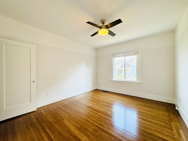 Building Photo - Bernal/Mission/Noe: Updated Flat w/ Shared...