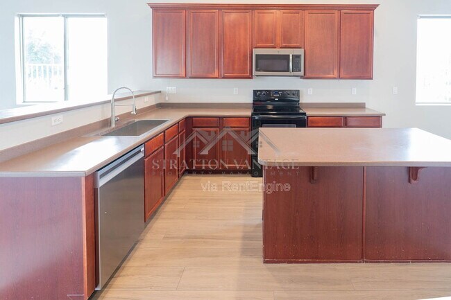 Building Photo - 2425 E Redwood Ct