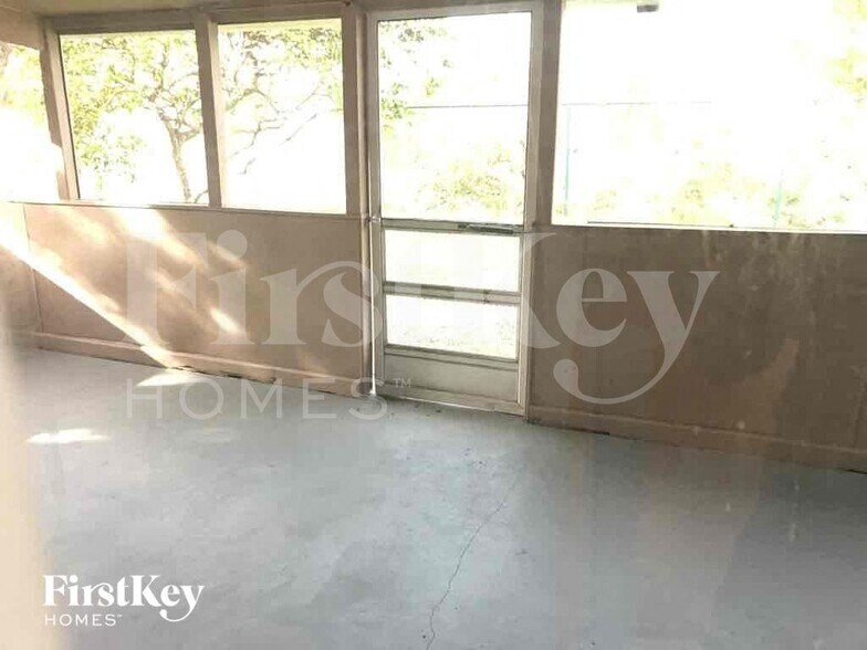 Building Photo - 2316 Colby Ln