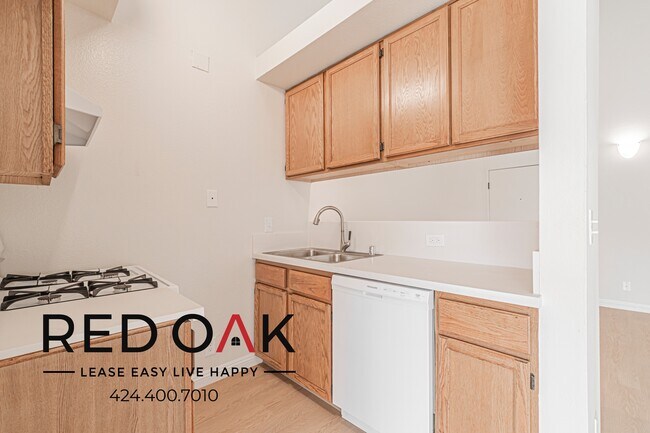 Building Photo - 4651 Cahuenga Blvd