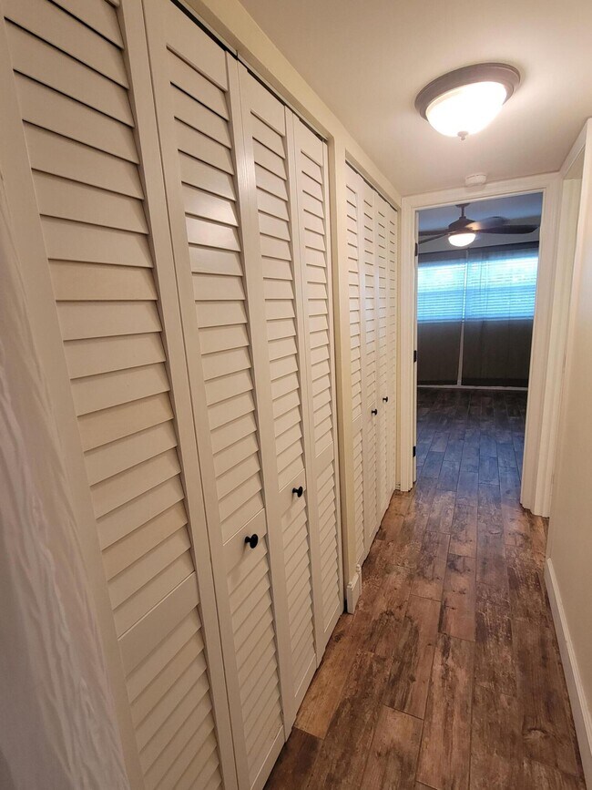 Building Photo - 1340 NE 28th Ave