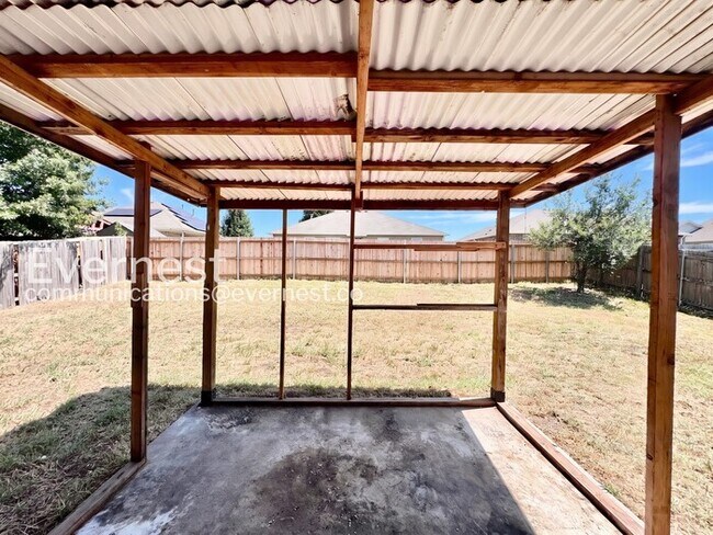 Building Photo - 3 Bed/2 Bath Home with Garage / Pet-Friendly / Available Now!