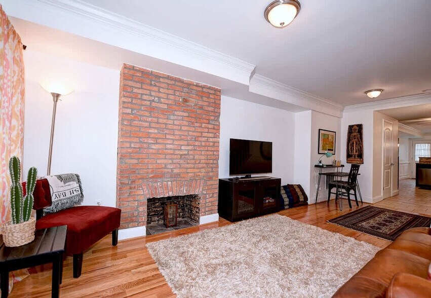 Building Photo - 519 S Chester St
