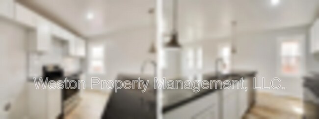 Building Photo - 711 NW 30th St