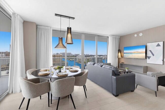 Building Photo - 4010 S Ocean Dr