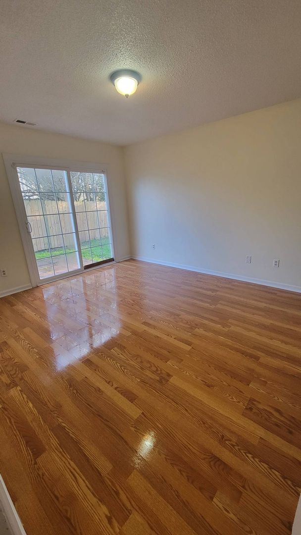 Building Photo - 4 Bedroom Home in Jacksonville