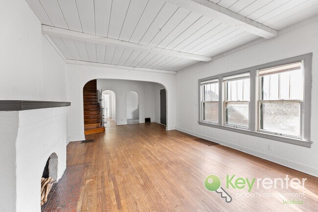 Building Photo - E Lewis St Duplex