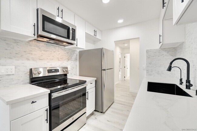Building Photo - 9175 Campina Dr