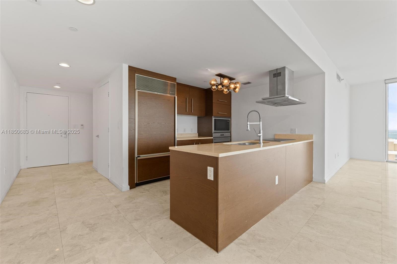 Building Photo - 495 Brickell Ave