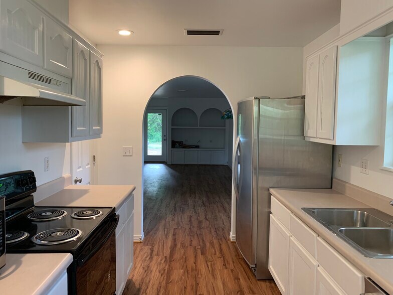 Kitchen - 2608 Old Spanish Trail