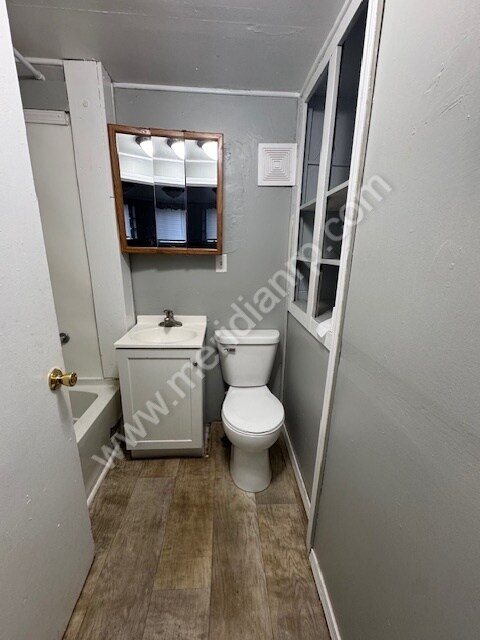 Building Photo - 2250 Chestnut St